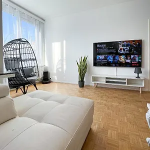 Cosy Two Bedroom In Brussel